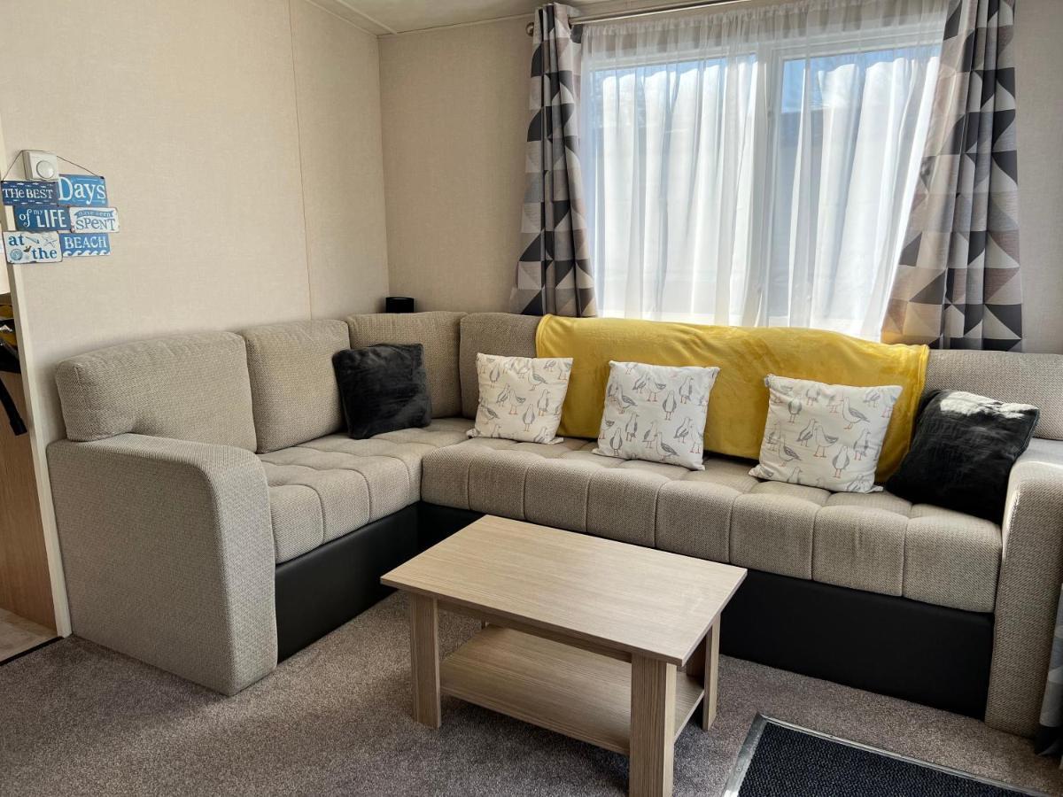 Mollys Retreat Pet Friendly Three Bed Caravan With Small Garden Newquay Bay Resort Quieter Area Of Park Exterior foto