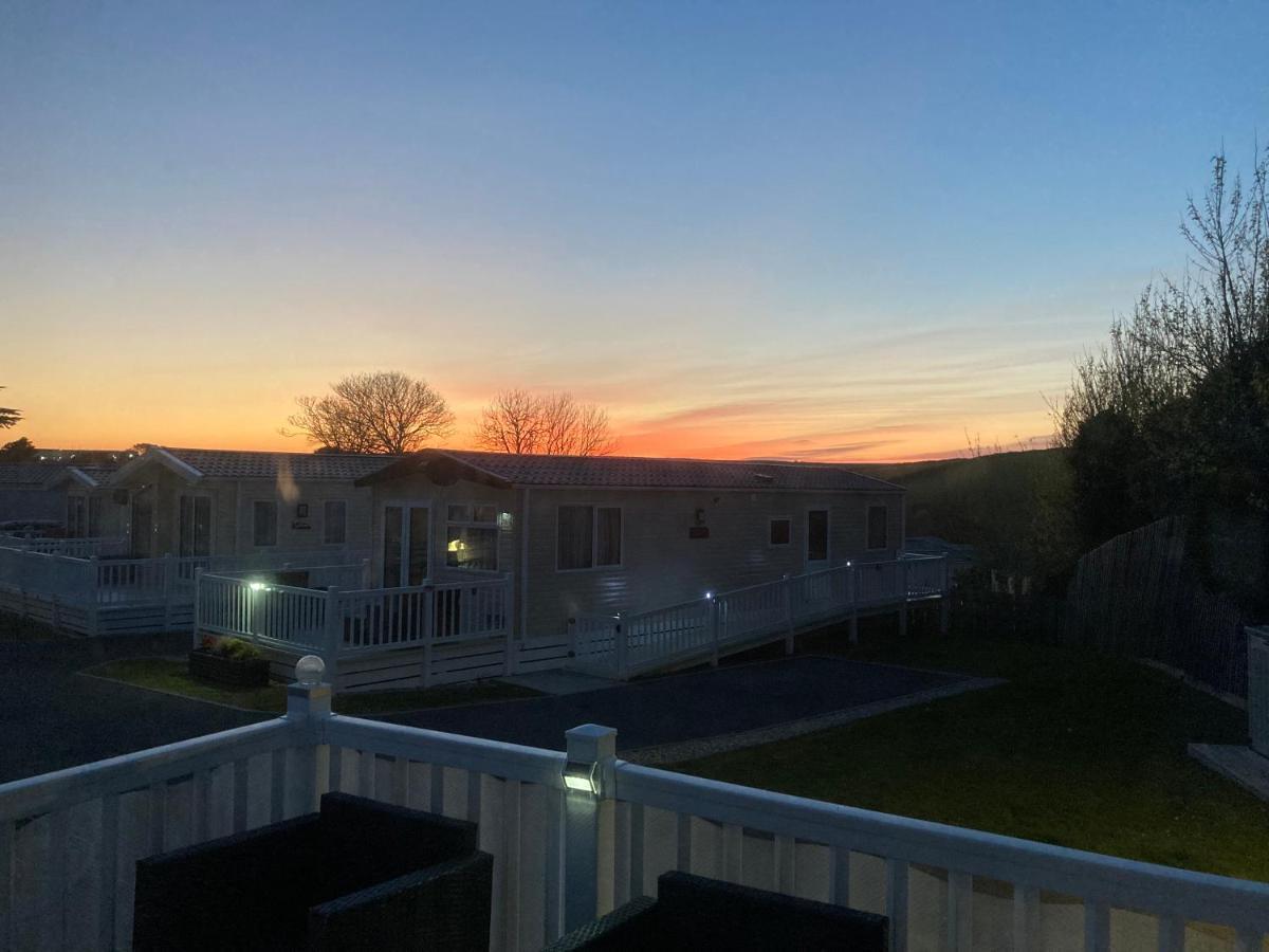 Mollys Retreat Pet Friendly Three Bed Caravan With Small Garden Newquay Bay Resort Quieter Area Of Park Exterior foto