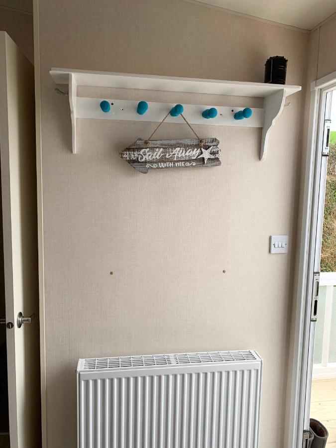 Mollys Retreat Pet Friendly Three Bed Caravan With Small Garden Newquay Bay Resort Quieter Area Of Park Exterior foto